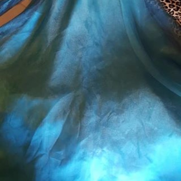 MAKE ME AN OFFER!!!  Beautiful Blue Teal Gown - Picture 2 of 5